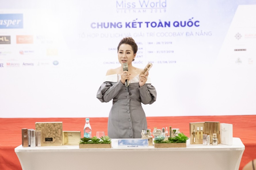 Cố vấn sắc đẹp của Miss World Vietnam 2019 – CEO Hằng Lê tại buổi workshop