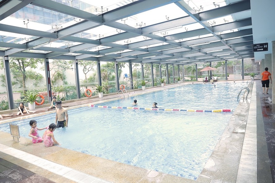 Các bể bơi Vinhomes được đầu tư xây dựng hiện đại, đạt tiêu chuẩn Resort và là điểm đến yêu thích của cư dân mỗi dịp hè về