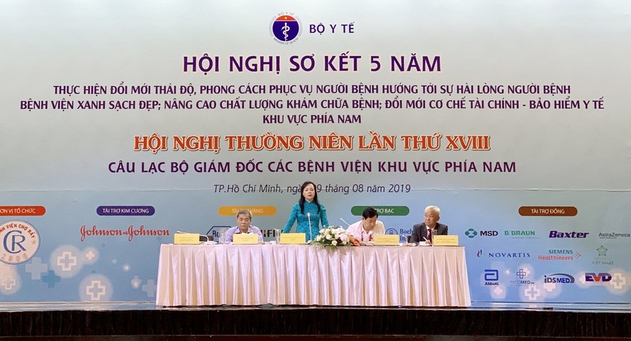 “Dù 80% người dân hài lòng với các dịch vụ y tế, ngành y vẫn còn một số hạn chế cần phải khắc phục”, Bộ Trưởng Nguyễn Thị Kim Tiến kết luận