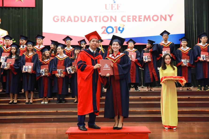 Ấn tượng với buổi lễ tốt nghiệp – vinh danh tân thạc sĩ, cử nhân UEF 2019