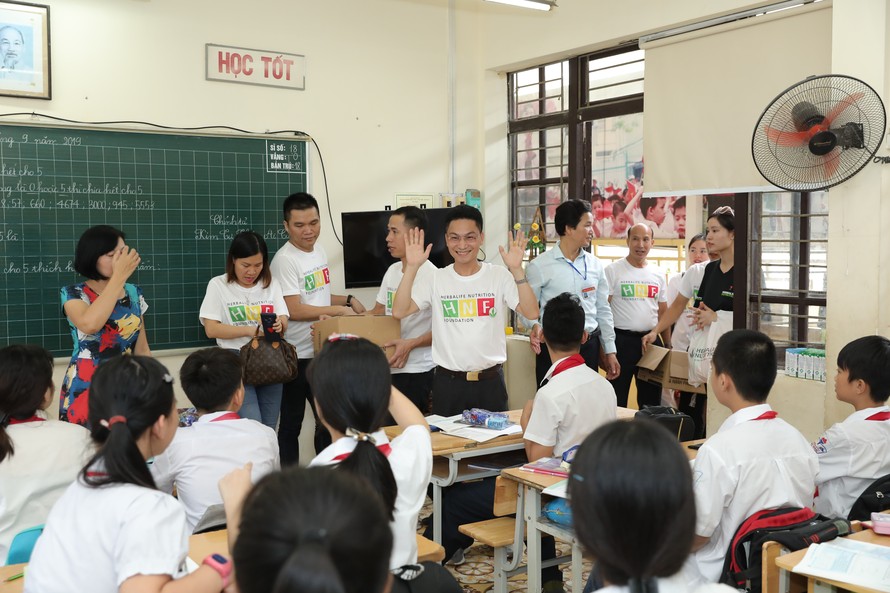 Herbalife Việt Nam tổ chức vui tết trung thu cho trẻ em có hoàn cảnh khó khăn