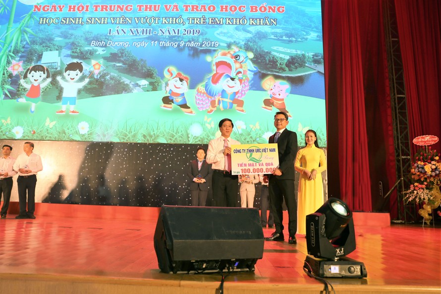 Công ty URC Việt Nam tài trợ quỹ bảo trợ trẻ em tỉnh Bình Dương
