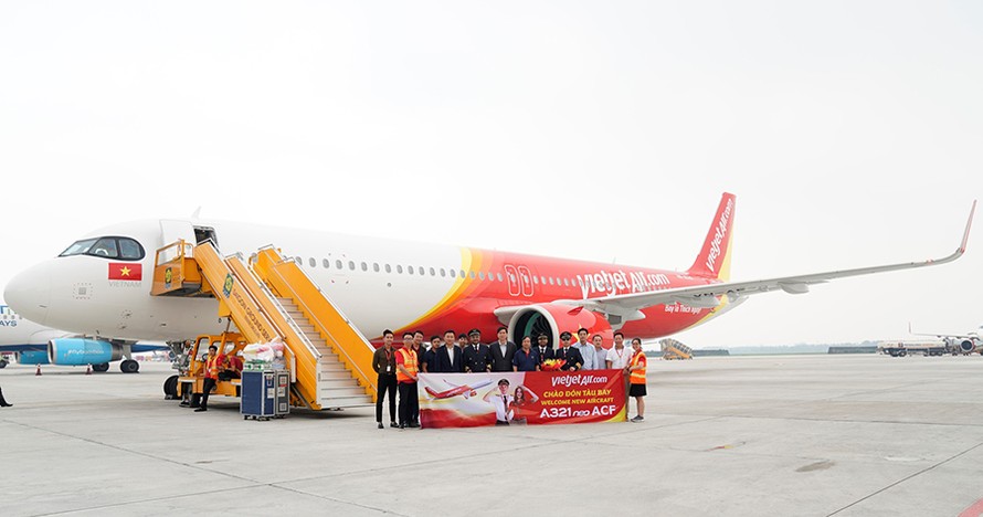 Tàu bay A321neo ACF về tới sân bay Tân Sơn Nhất sáng 25/9