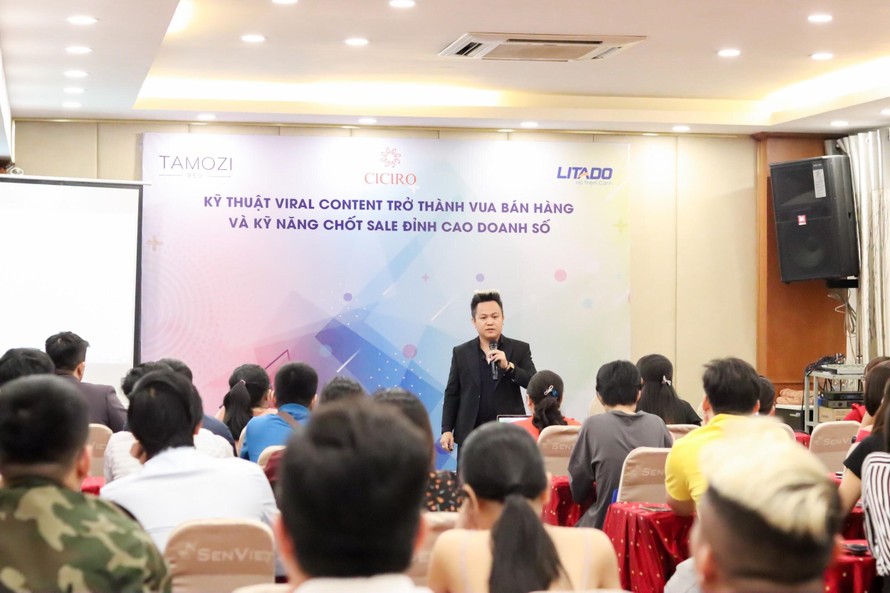 Doanh nhân Trâm Tạ và chuyên gia Nguyễn Mạnh Linh chia sẻ kinh nghiệm thực tế tại Talkshow ở Thành phố Hồ Chí Minh