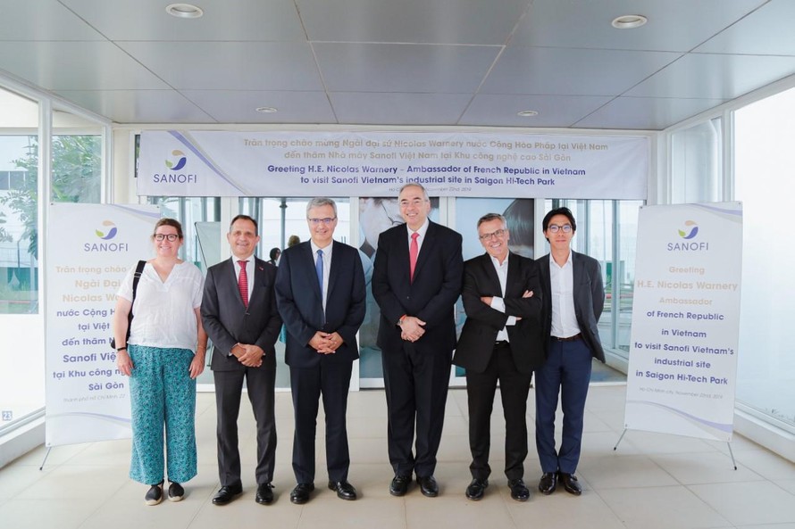 Tân đại sứ Pháp đến thăm nhà máy Sanofi Việt Nam tại SHTP
