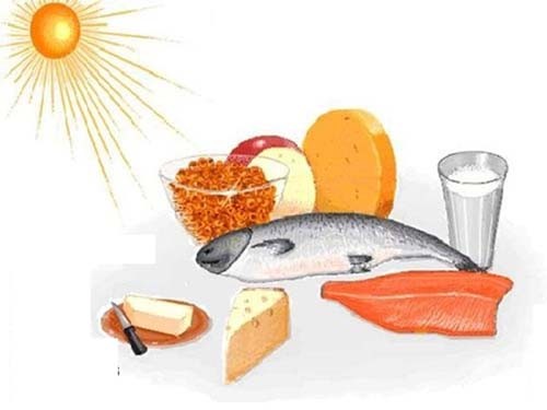 Các bậc cha mẹ cần cho trẻ tắm nắng đủ giờ và ăn các thực phẩm có nhiều vitamin D để phòng tránh còi xương cho trẻ