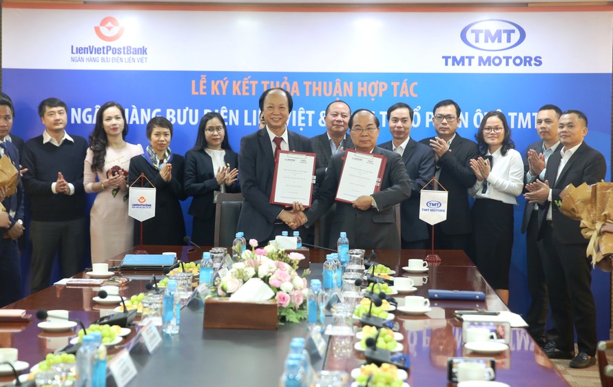 LienVietPostBank ký kết thỏa thuận hợp tác với công ty ô tô TMT