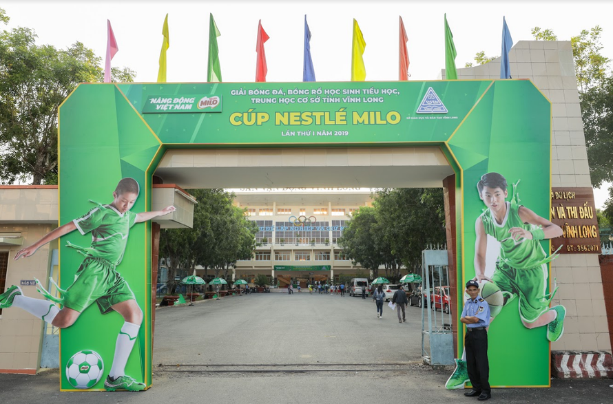 Giải bóng đá, bóng rổ học sinh tiểu học, THCS tỉnh Vĩnh Long do Nestle Milo tổ chức được đánh giá là sân chơi bổ ích dành cho trẻ.