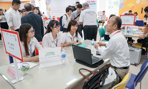 Sinh viên ngành Đông phương học HUTECH tham gia phỏng vấn việc làm với doanh nghiệp lữ hành của Nhật Bản