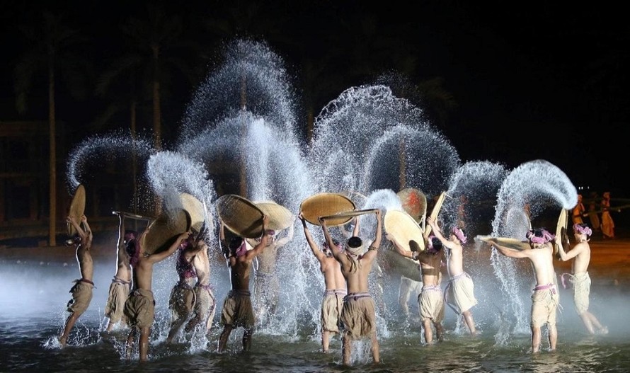 Tinh hoa Việt Nam sẽ là điểm nhấn tại dự án Grand World Phú Quốc bởi sự kết hợp hoàn chỉnh, hoành tráng và đầy tinh tế giữa âm thanh, ánh sáng và vũ đạo.