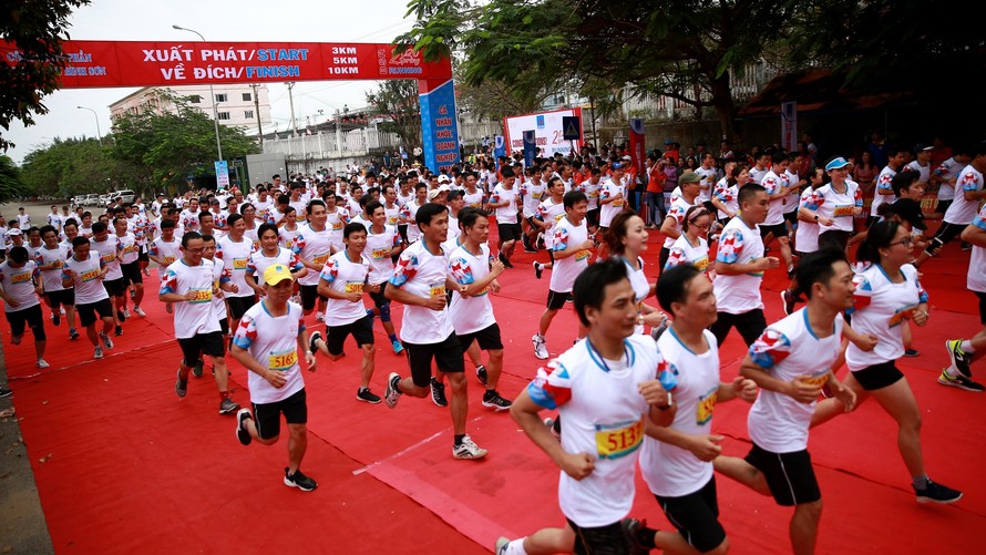 Các VĐV của Giải chạy Việt dã mùa xuân 2020 xuất phát