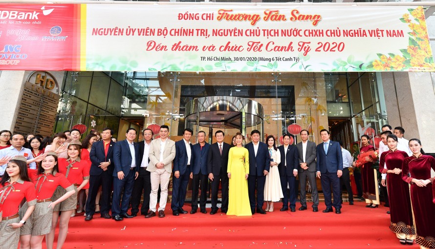 Nguyên Chủ tịch nước Trương Tấn Sang trong chuyến đến thăm và chúc Tết cán bộ nhân viên HDBank, Vietjet