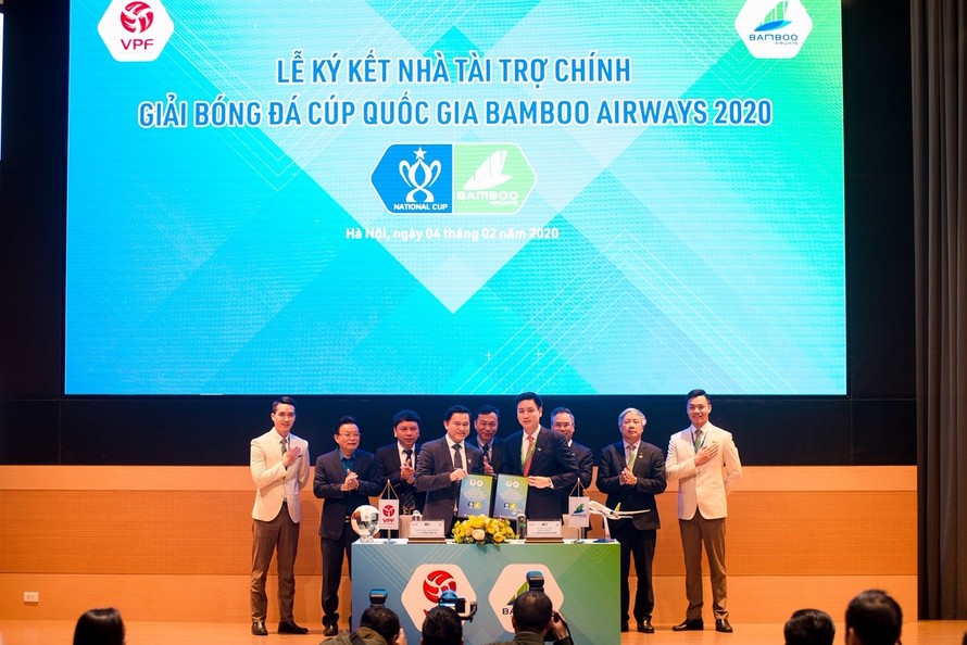Lễ ký kết nhà tài trợ chính Giải Bóng đá Cúp Quốc gia Bamboo Airways 2020 giữa Hãng hàng không Bamboo Airways và Công ty Cổ phần bóng đá chuyên nghiệp Việt Nam (VPF)