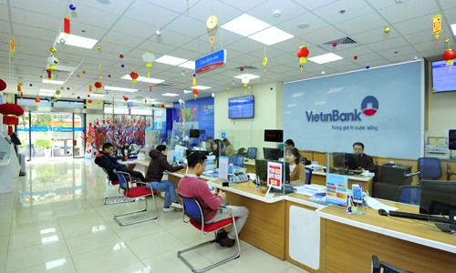 Tại các phòng giao dịch của VietinBank, khách hàng được hướng dẫn thủ tục mở tài khoản số đẹp đơn giản và nhanh chóng