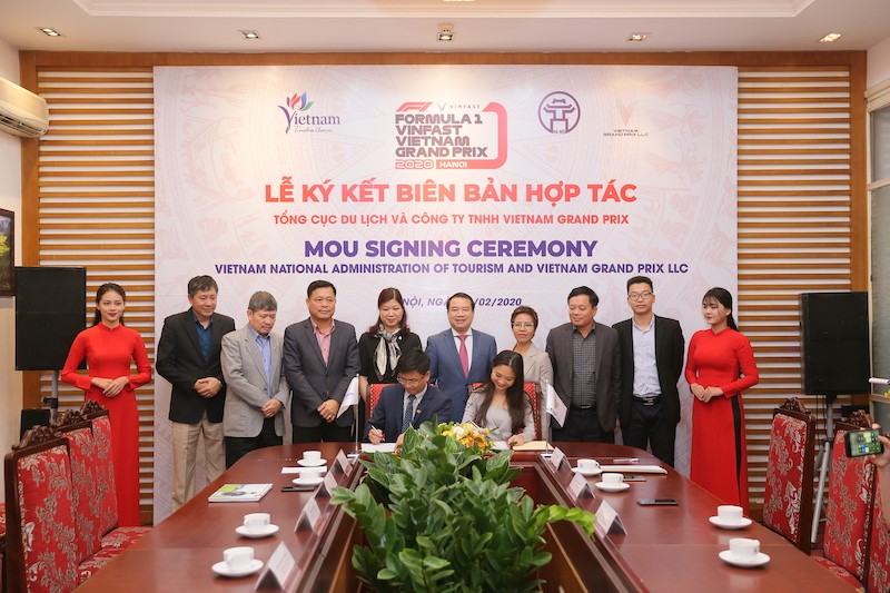 Đại diện Tổng cục Du lịch Việt nam và Công ty Vietnam Grand Prix chính thức kí kết thoả thuận hợp tác xúc tiến quảng bá du lịch Việt Nam và chặng đua F1 VinFast Vietnam Grand Prix tới thế giới giai đoạn 2020 – 2025.