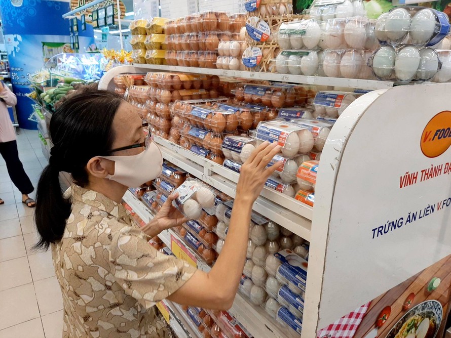 Hệ thống siêu thị Co.opmart tăng lượng hàng, giảm mạnh giá thực phẩm