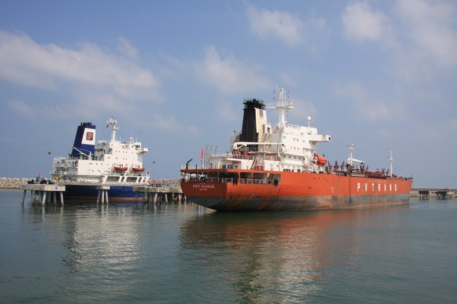 Hoạt động xuất bán xăng dầu tại cảng NMLD Dung Quất