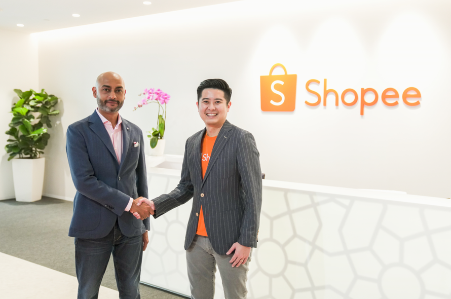 Ông Ian Ho, Giám đốc Điều hành Khu vực của Shopee và Ông Praynay Mehra, Phó Chủ tịch Kỹ thuật số và Thương mại điện tử của Shiseido Châu Á Thái Bình Dương tại buổi lễ ký kết hợp tác
