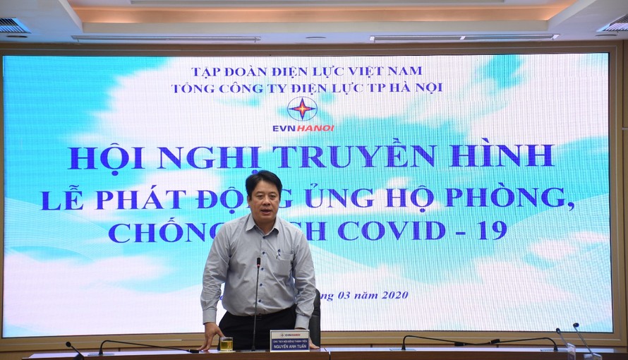 Ông Nguyễn Anh Tuấn – Chủ tịch Hội đồng thành viên EVNHANOI phát động tại buổi lễ 