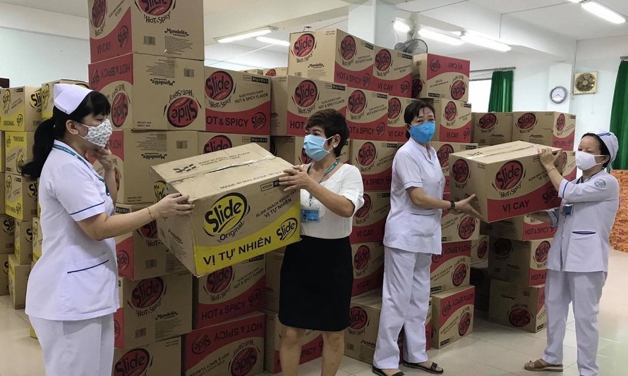 Mondelez Kinh Đô Việt Nam gửi các phần bánh giàu dinh dưỡng đến các “chiến sỹ tuyến đầu”