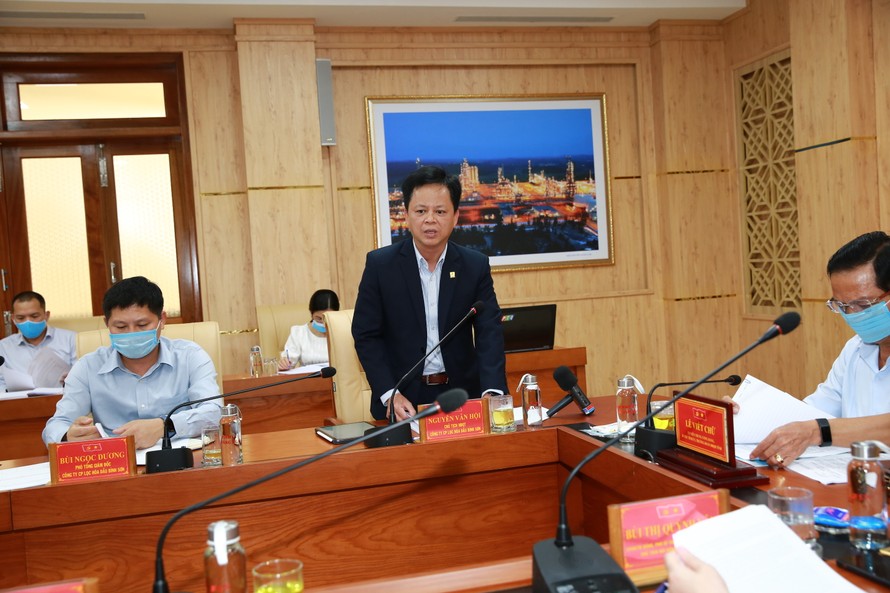 Chủ tịch HĐQT BSR Nguyễn Văn Hội báo cáo các khó khăn của BSR với Ban Thường vụ Tỉnh ủy Quảng Ngãi