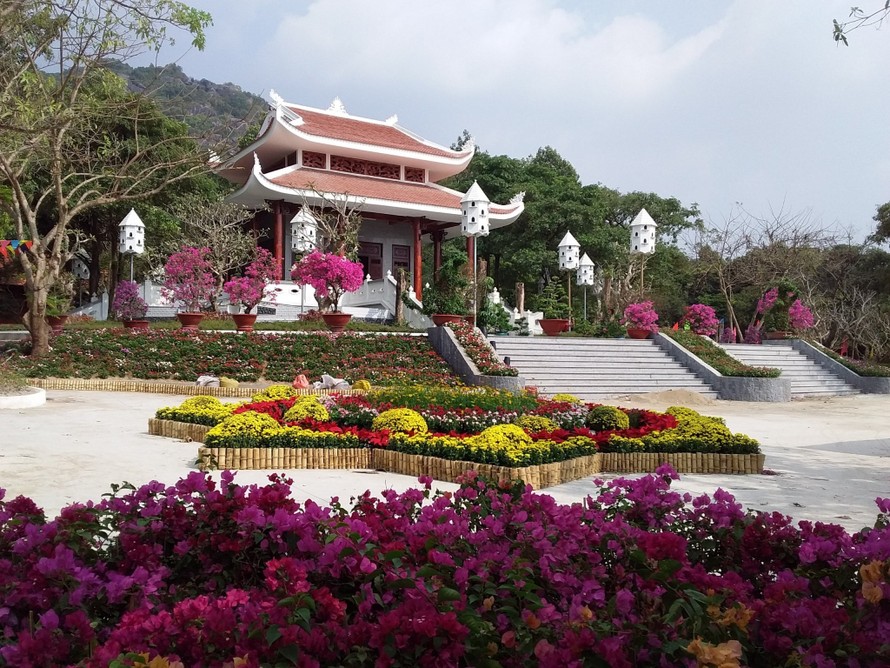Đền thờ Liệt Sĩ đã được nhà đầu tư (Cty CPDL An Giang) xây dựng mới