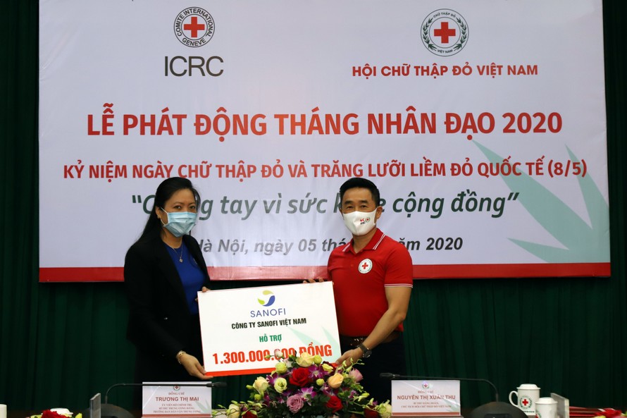 Sanofi Việt Nam quyên góp 1,3 tỷ đồng hỗ trợ hạn mặn và chống dịch COVID-19