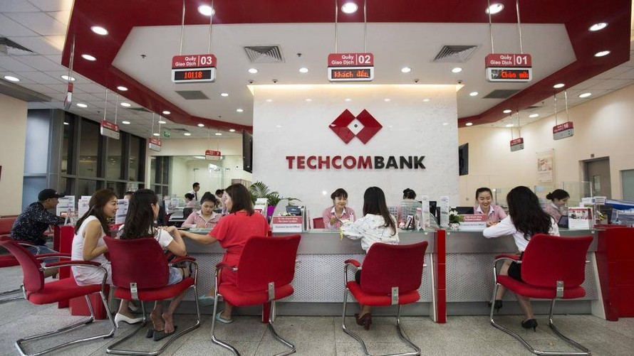 Techcombank mời khách hàng đến giao dịch tại chi nhánh vì điều chỉnh ngân hàng điện tử