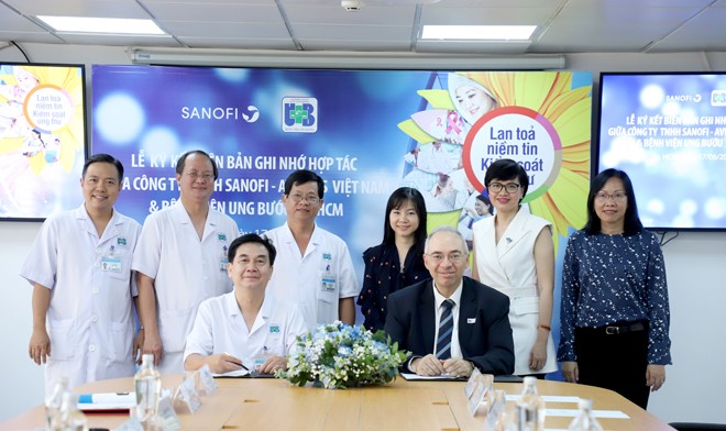 Bệnh viện Ung bướu TP.HCM ký kết thỏa thuận hợp tác với công ty Sanofi – Aventis Việt Nam