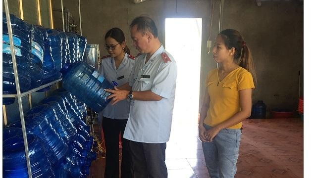 Kiểm tra các cơ sở sản xuất, kinh doanh nước uống đóng chai, đóng bình tại Hà Tĩnh