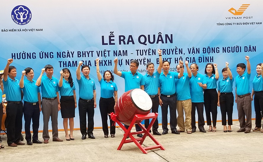 Cả nước cùng ra quân hưởng ứng Ngày Bảo hiểm y tế Việt Nam (ngày 1/7) - Tuyên truyền, vận động người dân tham gia BHXH tự nguyện, BHYT hộ gia đình.