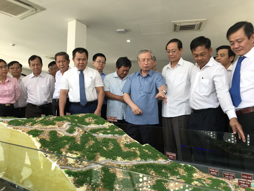 Thường trực Ban Bí thư thị sát tổ hợp trang trại Năng lượng tái tạo Ninh Thuận