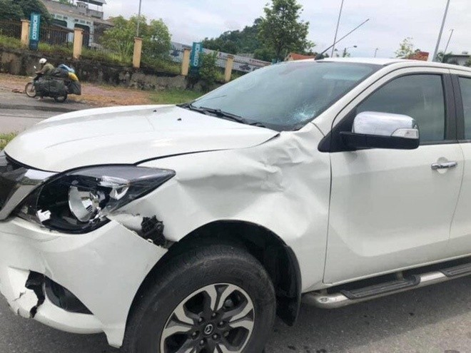 Chiếc xe do Hường điều khiển sau khi gây tai nạn trên đường Trần Hưng Đạo, thành phố Lào Cai.