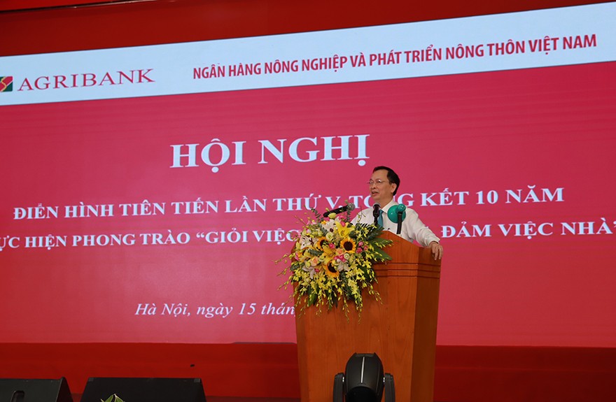 Đồng chí Đào Minh Tú - Ủy viên Ban cán sự Đảng, Phó Thống đốc thường trực NHNN, Chủ tịch Công đoàn Ngân hàng Việt Nam tham dự và chỉ đạo Hội nghị 