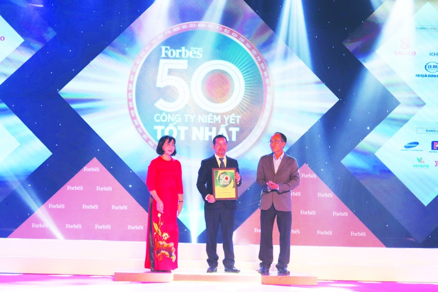 Đại diện Masan Group nhận giải Top 50 công ty niêm yết tốt nhất Việt Nam 2020