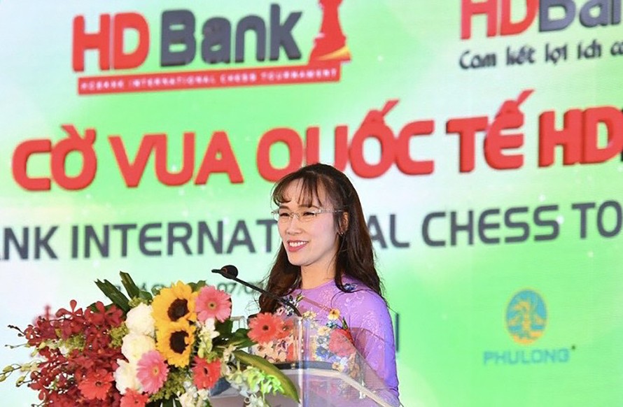 Nữ tỉ phú Nguyễn Thị Phương Thảo phát biểu tại một giải cờ vua quốc tế HD Bank - nơi tạo bệ phóng cho các tài năng Việt Nam
