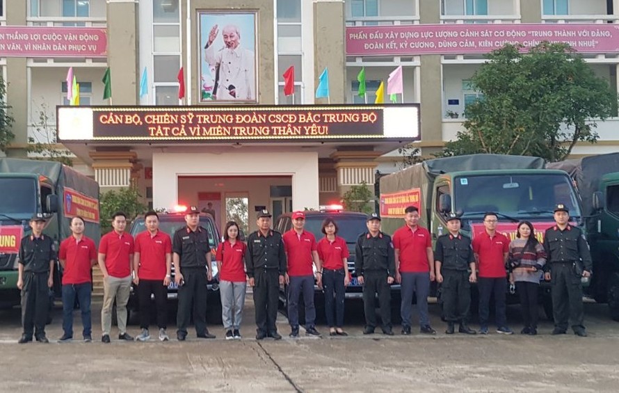 Vietlott cùng Trung đoàn Cảnh sát cơ động Bắc Trung Bộ cứu trợ tại Hà Tĩnh, Quảng Bình