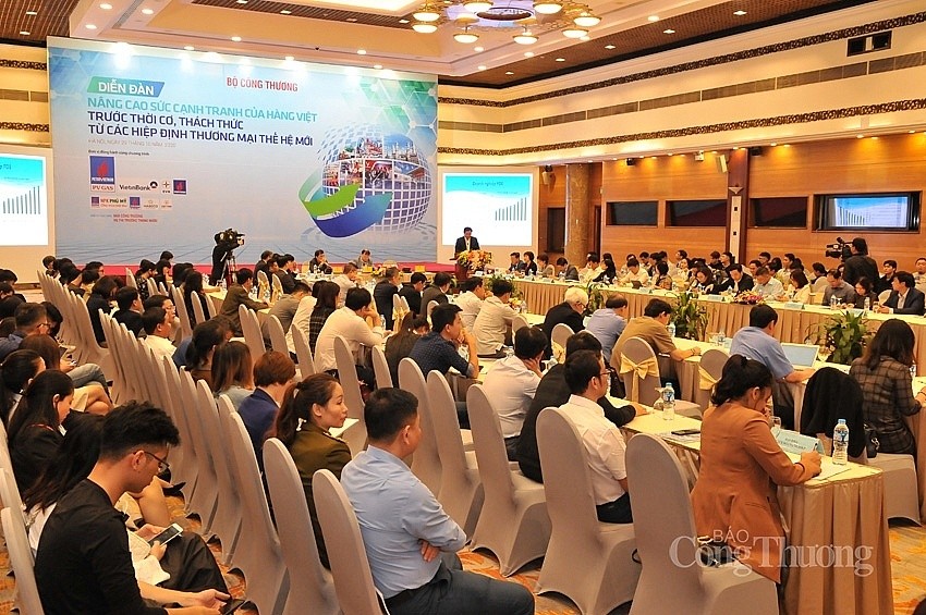 Các đại biểu tham dự diễn dàn đều cho rằng, các doanh nghiệp Việt cần nhanh chóng thay đổi để đáp ứng các thách thức từ các FTA thế hệ mới