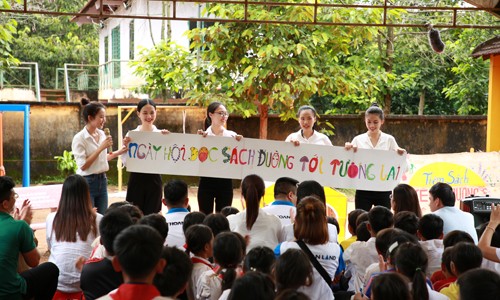 Thái An đồng hành cùng Người đẹp Nhân ái tổ chức Ngày hội đọc sách “Đường tới tương lai” cho các em học sinh tại Điểm trường Bù Cà Mau, Bình Phước