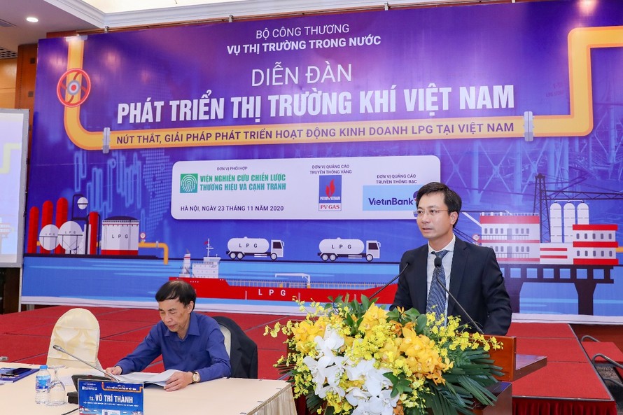 Ông Trần Duy Đông – Vụ trưởng Vụ Thị trường trong nước, Bộ Công Thương phát biểu khai mạc tại Diễn đàn