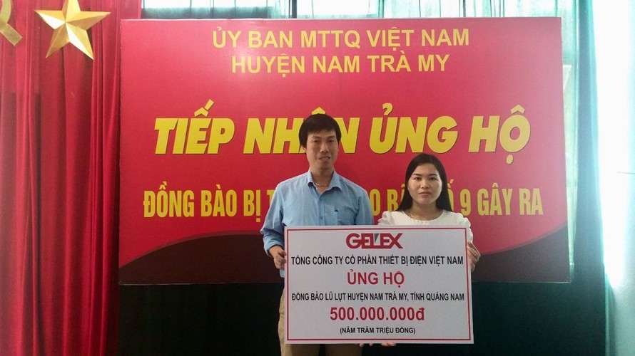 Ngày 24.11.2020, đại diện GELEX trao số tiền ủng hộ đồng bào lũ lụt, sạt lở huyện Nam Trà My, tỉnh Quảng Nam