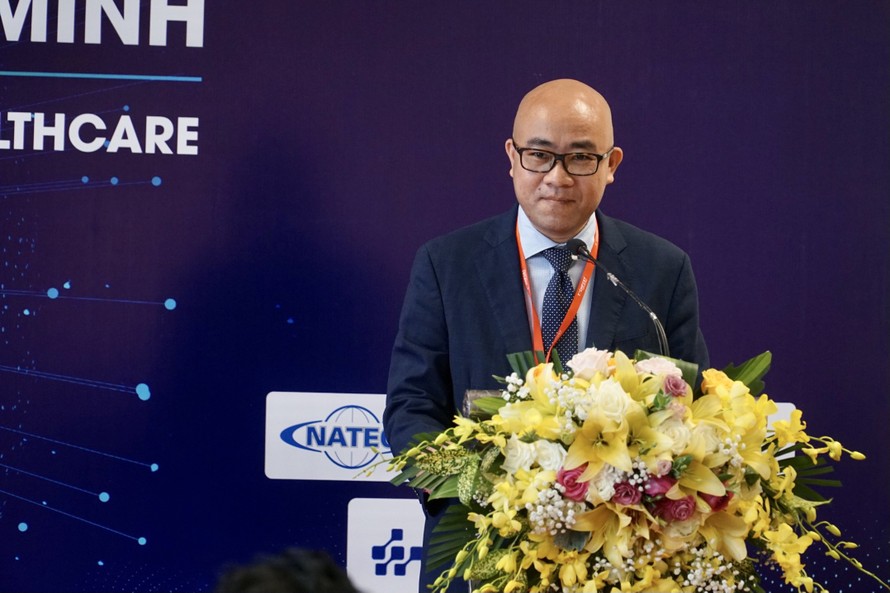Ông Ngô Thanh Sơn – Phó Tổng Giám đốc VMED Group, Trưởng làng Công nghệ Y tế phát biểu khai mạc hội thảo