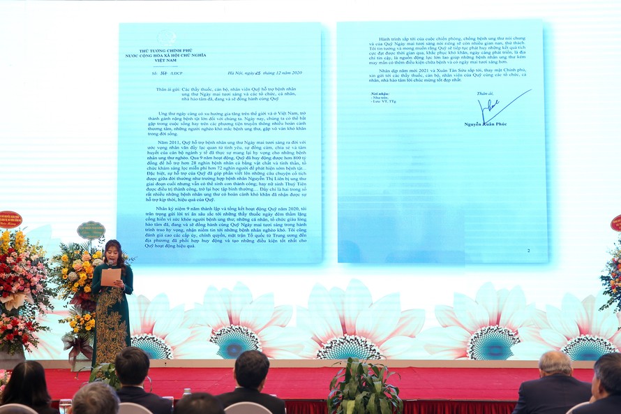 Đọc thư của Thủ tướng Chính phủ Nguyễn Xuân Phúc gửi động viên Quỹ Hỗ trợ bệnh nhân – Ngày mai tươi sáng tại hội nghị