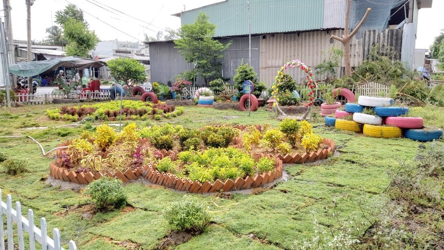 Mô hình vườn hoa thanh niên – biến bãi rác thành vườn hoa