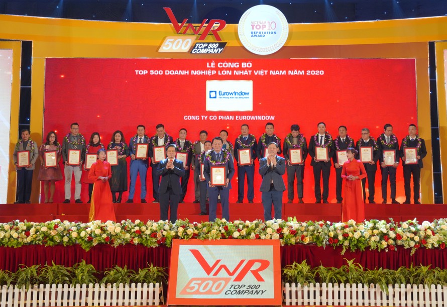 Ông Đỗ Minh Thanh – Phó Tổng Giám đốc Eurowindow, đại diện công ty nhận chứng nhận Top 500 doanh nghiệp lớn nhất Việt Nam