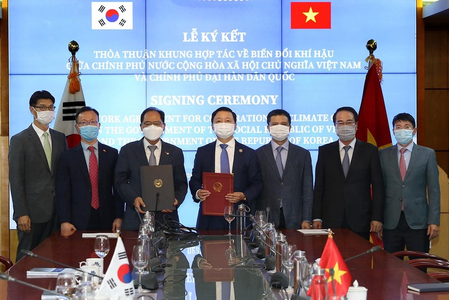 Việt Nam - Hàn Quốc ký kết Thỏa thuận khung hợp tác về biến đổi khí hậu 