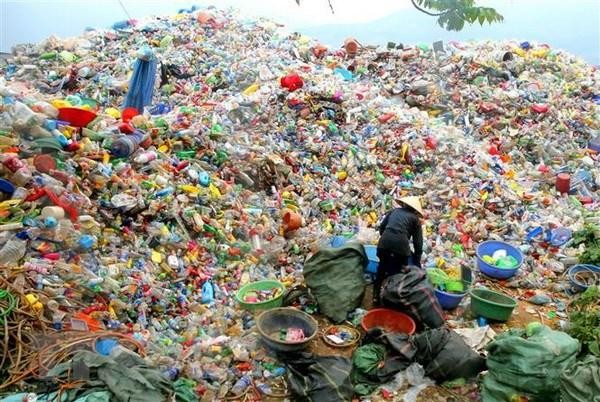 Nhựa dùng một lần đang trở thành vấn đề môi trường nhức nhối chỉ sau biến đổi khí hậu