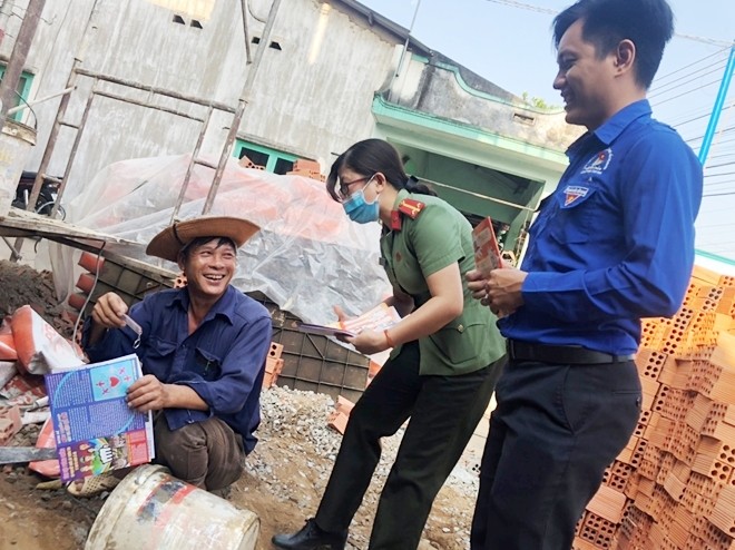 ‘Đi từng ngõ, gõ từng nhà, rà từng người’ chặn dịch từ gốc