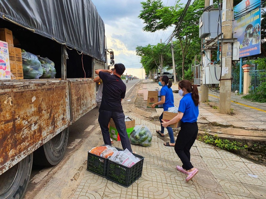 Những chuyến xe đầy ắp rau quả của tuổi trẻ Bình Phước 'cập bến' TPHCM