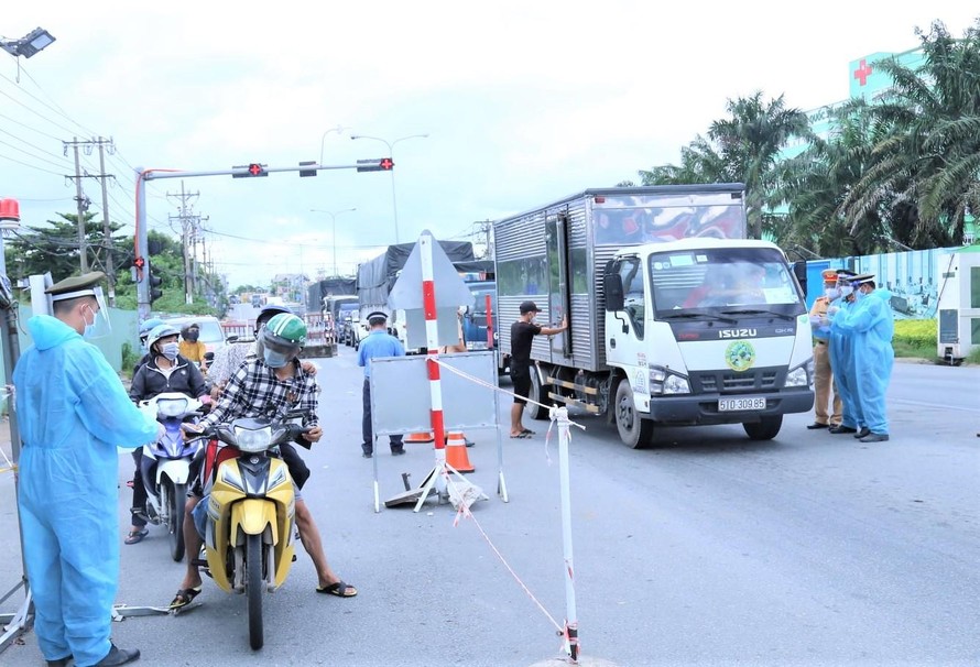 Bình Dương hỏa tốc ra văn bản về quản lý thông hành, đón công nhân trở lại làm việc